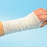 OPASKA KOHEZYJNA 8 CM x 4 M BIAŁA (TYPU COBAN)