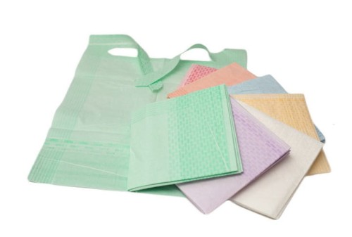 Śliniak stomatologiczny z kieszonką.jpg